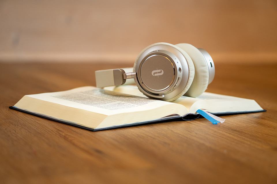 オーディオブックの比較(Audibleとaudiobook.jp)